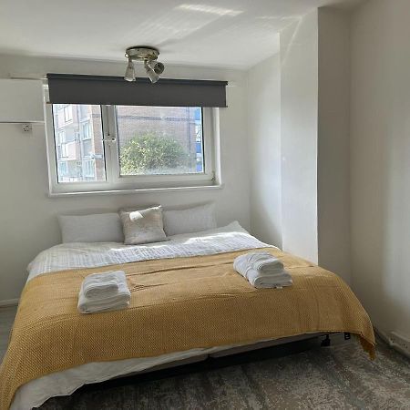 Cheerful Double Room For Single Use London Exteriör bild