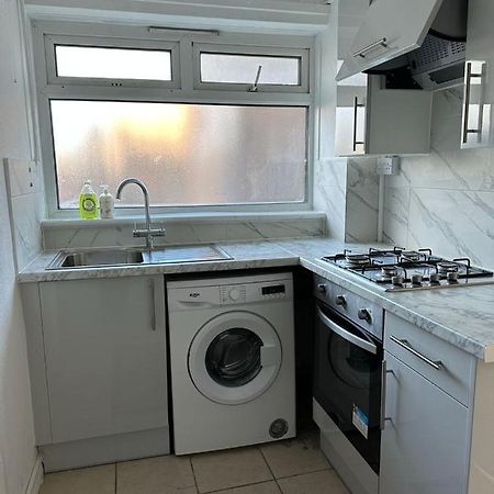 Cheerful Double Room For Single Use London Exteriör bild