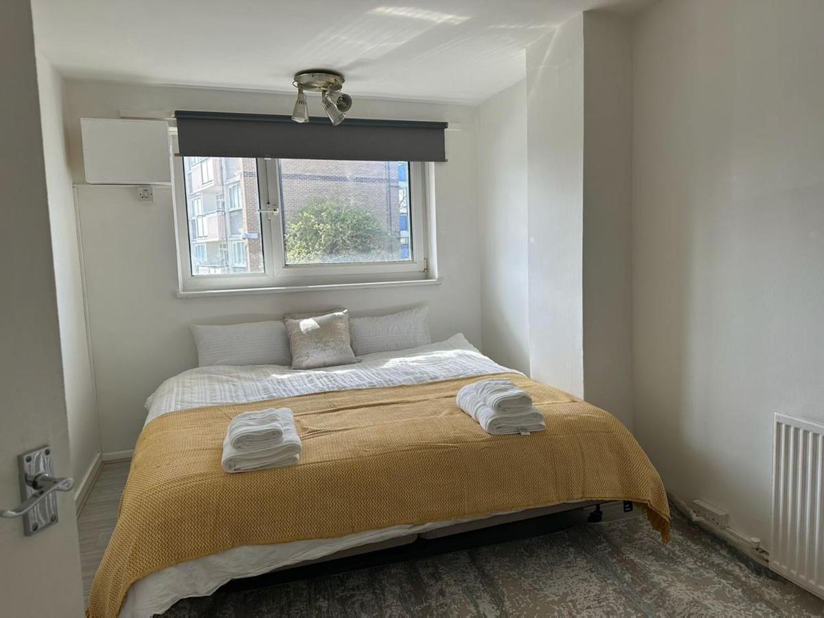 Cheerful Double Room For Single Use London Exteriör bild